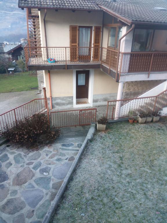 Camera Fenis Exterior foto